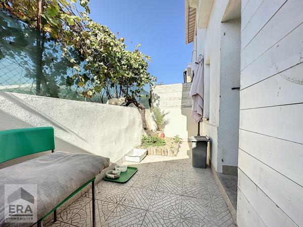 A vendre Marseille 13013 Immeuble  T4 cour privative + 2 Type 2 loués, rentabilité locative