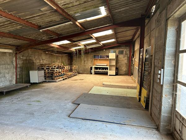 Local Commercial
        
        - 364 m² 218 000 € *