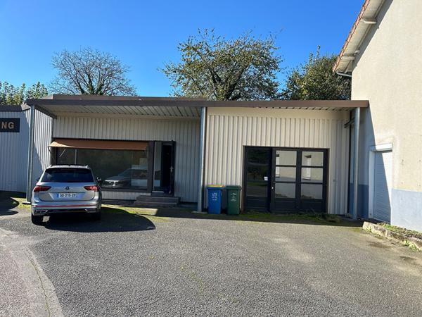 Local Commercial
        
        - 364 m² 218 000 € *