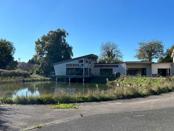Local Commercial
        
        - 364 m² 218 000 € *