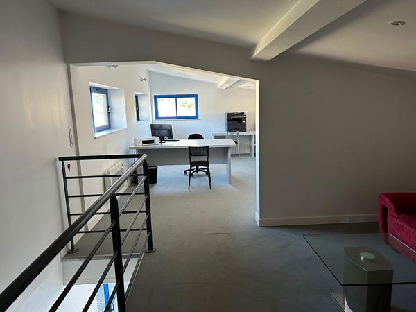 Local Commercial
        
        - 364 m² 218 000 € *