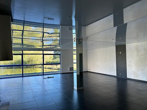 Local Commercial
        
        - 364 m² 218 000 € *