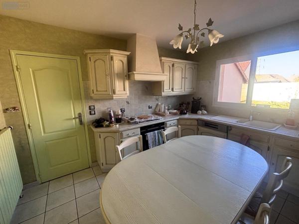 Maison individuelle à vendre à Changé dans la Sarthe (72560), ref : LMY/LED