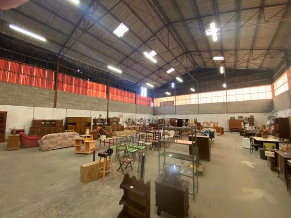 Dépôt  de 720m2 sur un terrain de 1120m2