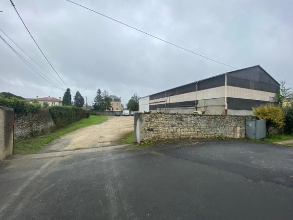 Dépôt  de 720m2 sur un terrain de 1120m2