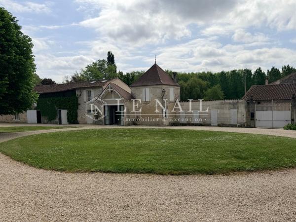 Belle demeure du XIXe siècle dans la petite Toscane Charentaise