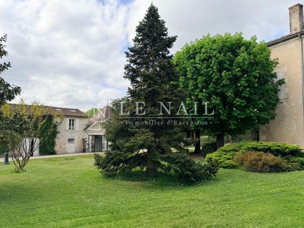 Belle demeure du XIXe siècle dans la petite Toscane Charentaise
