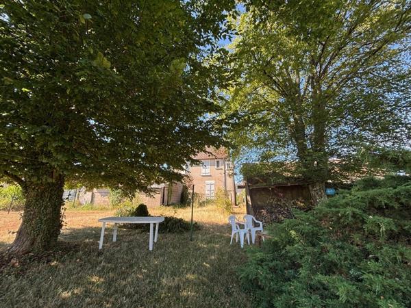 Maison 6 pièces avec grand jardin, garages et dépendances à Nevers
