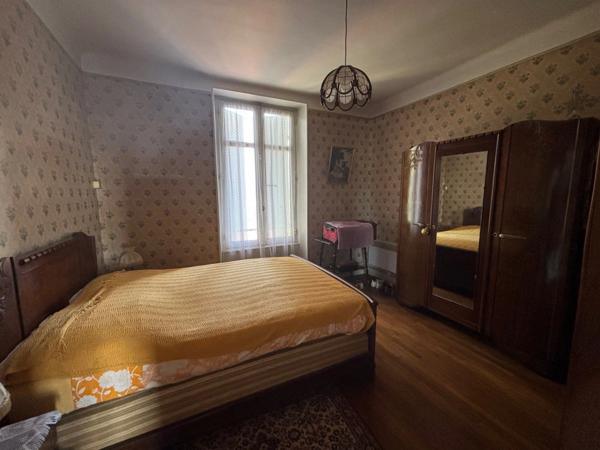 Maison 6 pièces avec grand jardin, garages et dépendances à Nevers