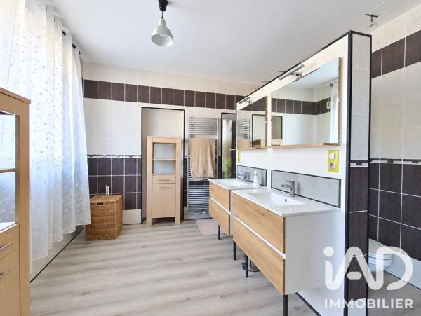 Maison à vendre 5 pièces 209 m² Châteaubernard