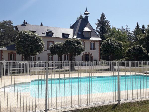 Elégant manoir dans un parc de 6 hectares en Sologne