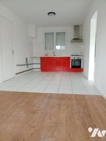 A vendre à RUFFEC (16), Une maison d'habitation de 73m² avec jardin