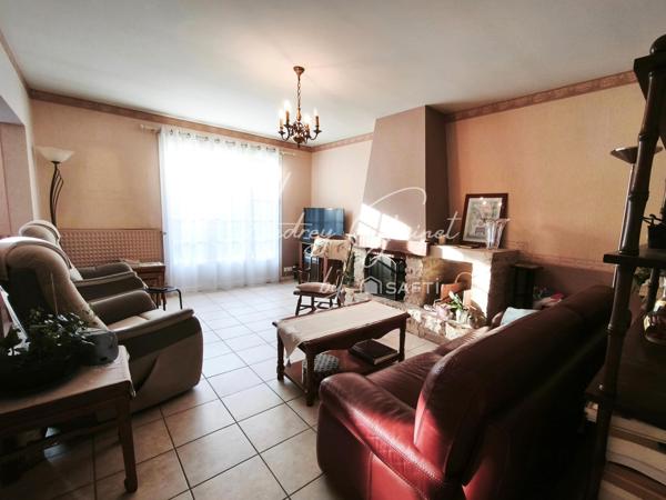 CHASSENEUIL – Maison traditionnelle familiale avec piscine, grand terrain et potentiel d’aménagement