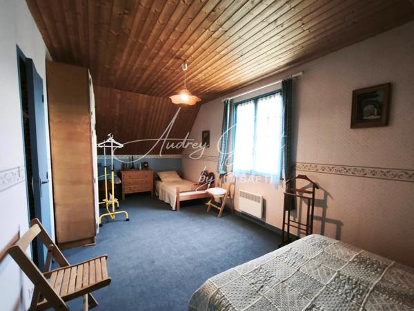 CHASSENEUIL – Maison traditionnelle familiale avec piscine, grand terrain et potentiel d’aménagement