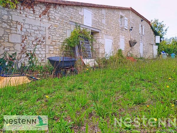 Propriété à vendre de plus de 300 m² habitables ente Saujon et Saint Sulpice de Royan à rnover ou transformer.
