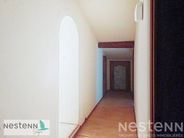 Propriété à vendre de plus de 300 m² habitables ente Saujon et Saint Sulpice de Royan à rnover ou transformer.