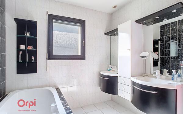 Maison à vendre    5 pièces • 140 m2 Rezé