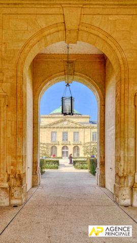 Versailles Notre-Dame "les carrés Richaud" Triplex d'exception de 168 m² carrez occupant 3 niveaux d'un superbe immeuble jouissant de jardins communs remarquablement tenus. €1 590 000 ** - Référence 27204