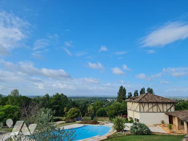 Bien d'exception ! Entre Bordeaux et Toulouse....Maison principale, maison d'amis, lac, piscine...