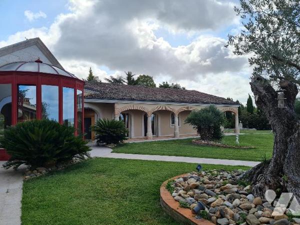 Bien d'exception ! Entre Bordeaux et Toulouse....Maison principale, maison d'amis, lac, piscine...