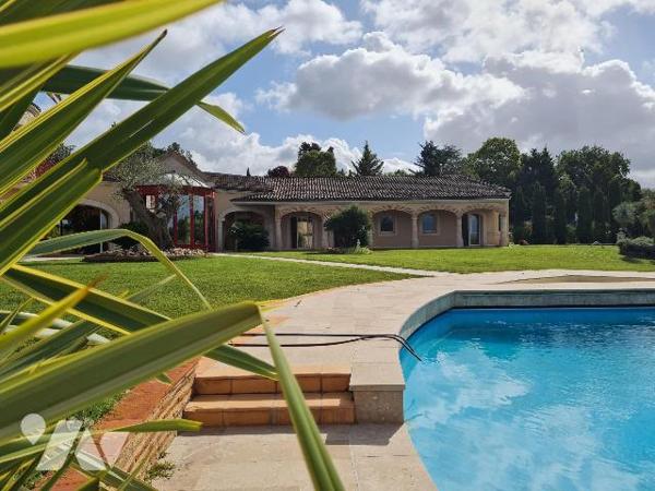 Bien d'exception ! Entre Bordeaux et Toulouse....Maison principale, maison d'amis, lac, piscine...