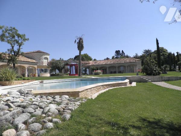 Bien d'exception ! Entre Bordeaux et Toulouse....Maison principale, maison d'amis, lac, piscine...