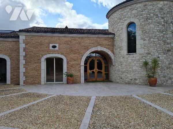 Bien d'exception ! Entre Bordeaux et Toulouse....Maison principale, maison d'amis, lac, piscine...