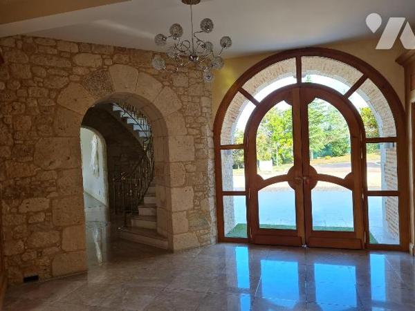 Bien d'exception ! Entre Bordeaux et Toulouse....Maison principale, maison d'amis, lac, piscine...