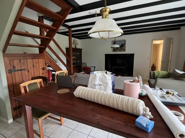 Domaine avec 10 locaux à usage d’habitation, dépendances, 6 emplacements de camping et un étang sur 1,8 hectares.