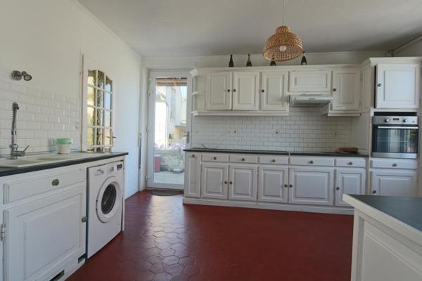 Maison rénovée avec dépendance et cour close - Charme, volumes et potentiel
