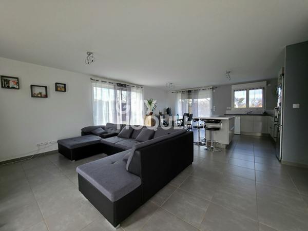 Maison plain-pied 2018 - 95 m² - 3 chambres - Piscine - Terrain 741 m² - Poncins