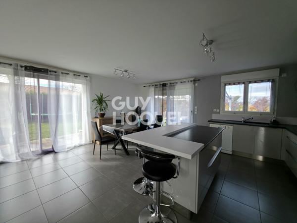 Maison plain-pied 2018 - 95 m² - 3 chambres - Piscine - Terrain 741 m² - Poncins