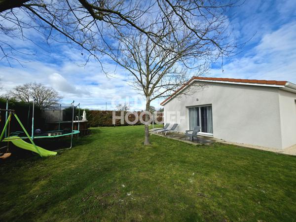 Maison plain-pied 2018 - 95 m² - 3 chambres - Piscine - Terrain 741 m² - Poncins