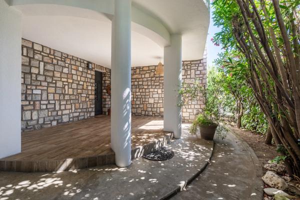 Maison T7/8 à vendre quartier La Roseraie