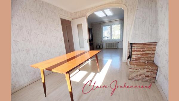 Maison  à fort potentiel avec jardin et grand garage -