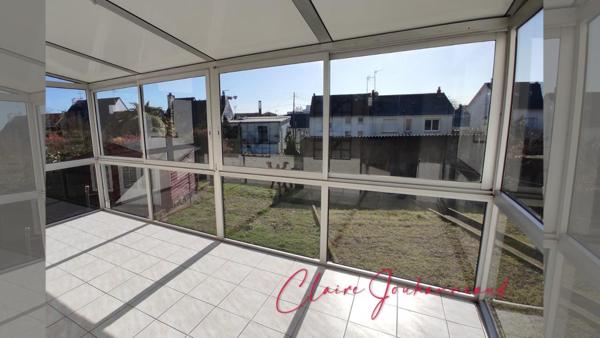 Maison  à fort potentiel avec jardin et grand garage -