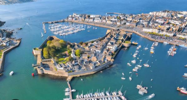 CONCARNEAU - LE CHARME D'UNE BELLE MAISON DE VILLE