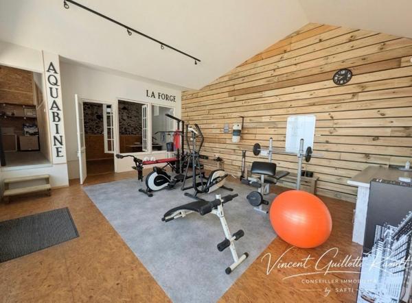 Maison familiale 11 pieces-8 chambres-local commercial