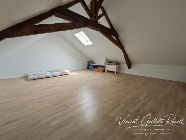 Maison familiale 11 pieces-8 chambres-local commercial