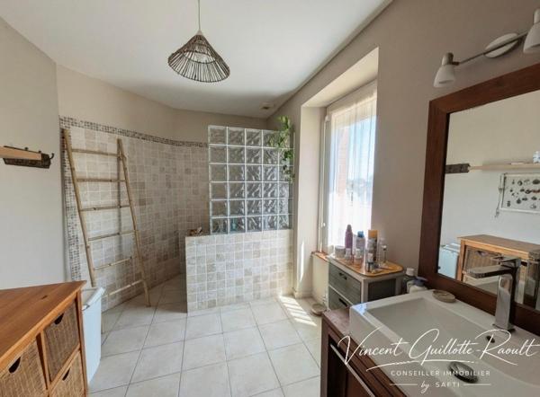 Maison familiale 11 pieces-8 chambres-local commercial
