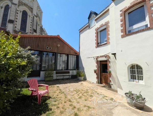 Maison familiale 11 pieces-8 chambres-local commercial