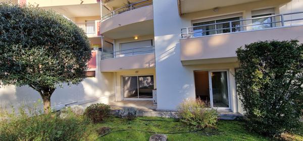 Appartement de plain pied proche toutes commodités.