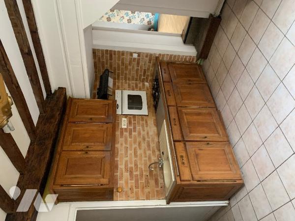 Une maison d'habitation comprenant de village.