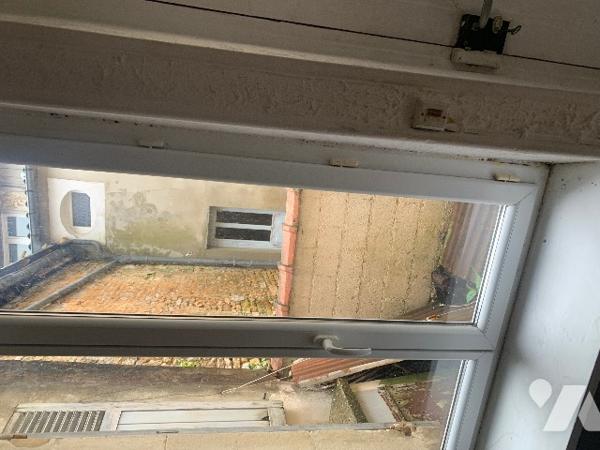 Une maison d'habitation comprenant de village.