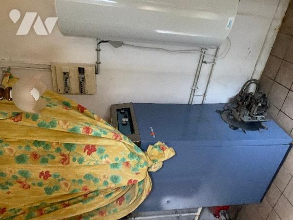 Une maison d'habitation comprenant de village.