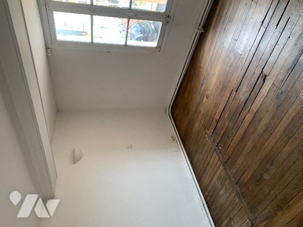 Une maison d'habitation comprenant de village.