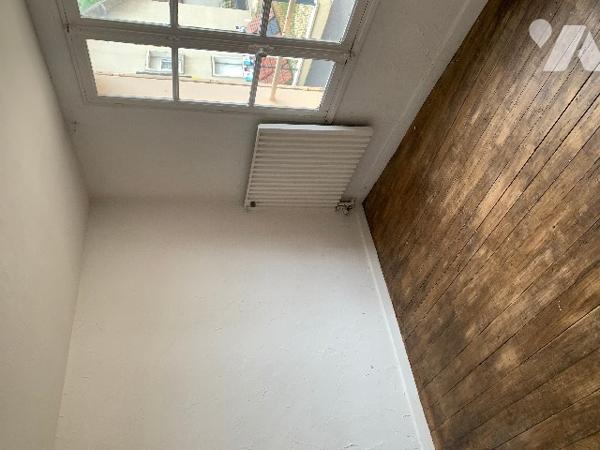 Une maison d'habitation comprenant de village.