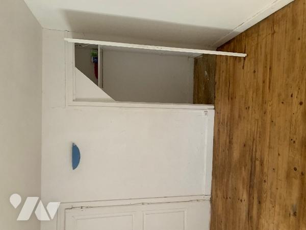 Une maison d'habitation comprenant de village.