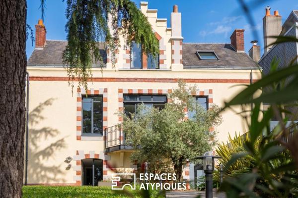 L’élégance bourgeoise au coeur d’un jardin secret avec piscine