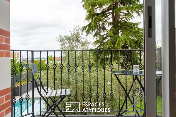 L’élégance bourgeoise au coeur d’un jardin secret avec piscine